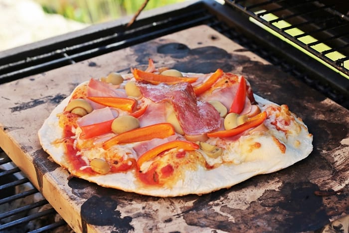 Pizza auf dem Grill backen - Fashion Kitchen