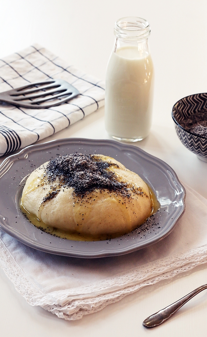 Germknödel mit Mohnzucker und zerlassener Butter - Fashion Kitchen