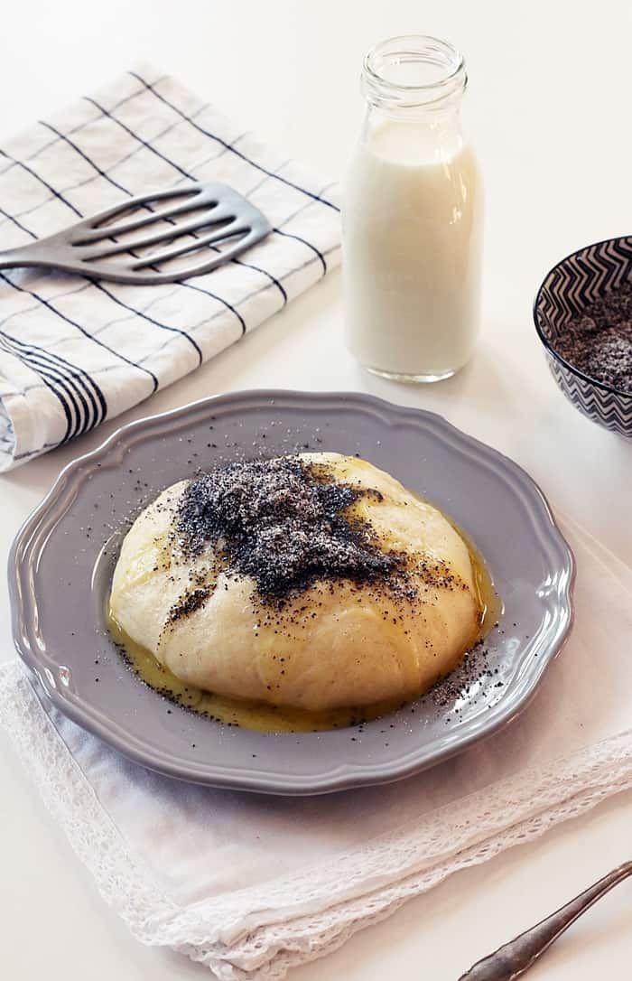 Germknödel mit Mohnzucker und zerlassener Butter - Fashion Kitchen