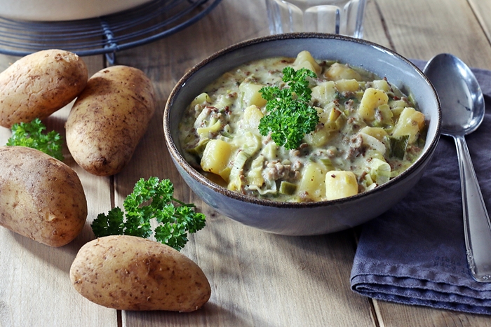 Hackfleisch-Käse-Lauch-Suppe mit Kartoffeln