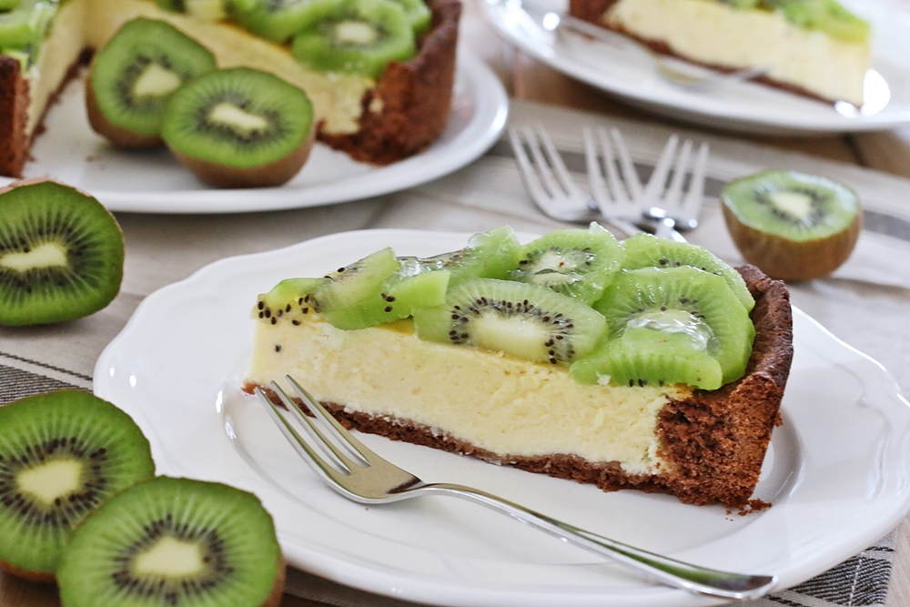 exotischer Kiwi-Käsekuchen mit Schokoboden - Fashion Kitchen