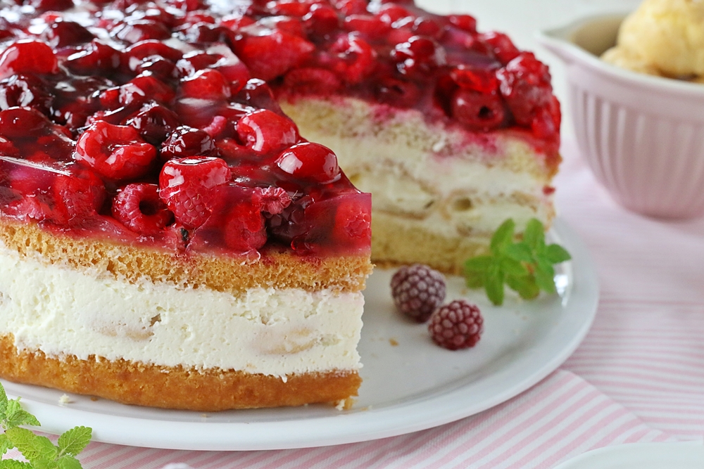 Fruchtig Leichte Windbeuteltorte Mit Himbeeren Fashion Kitchen