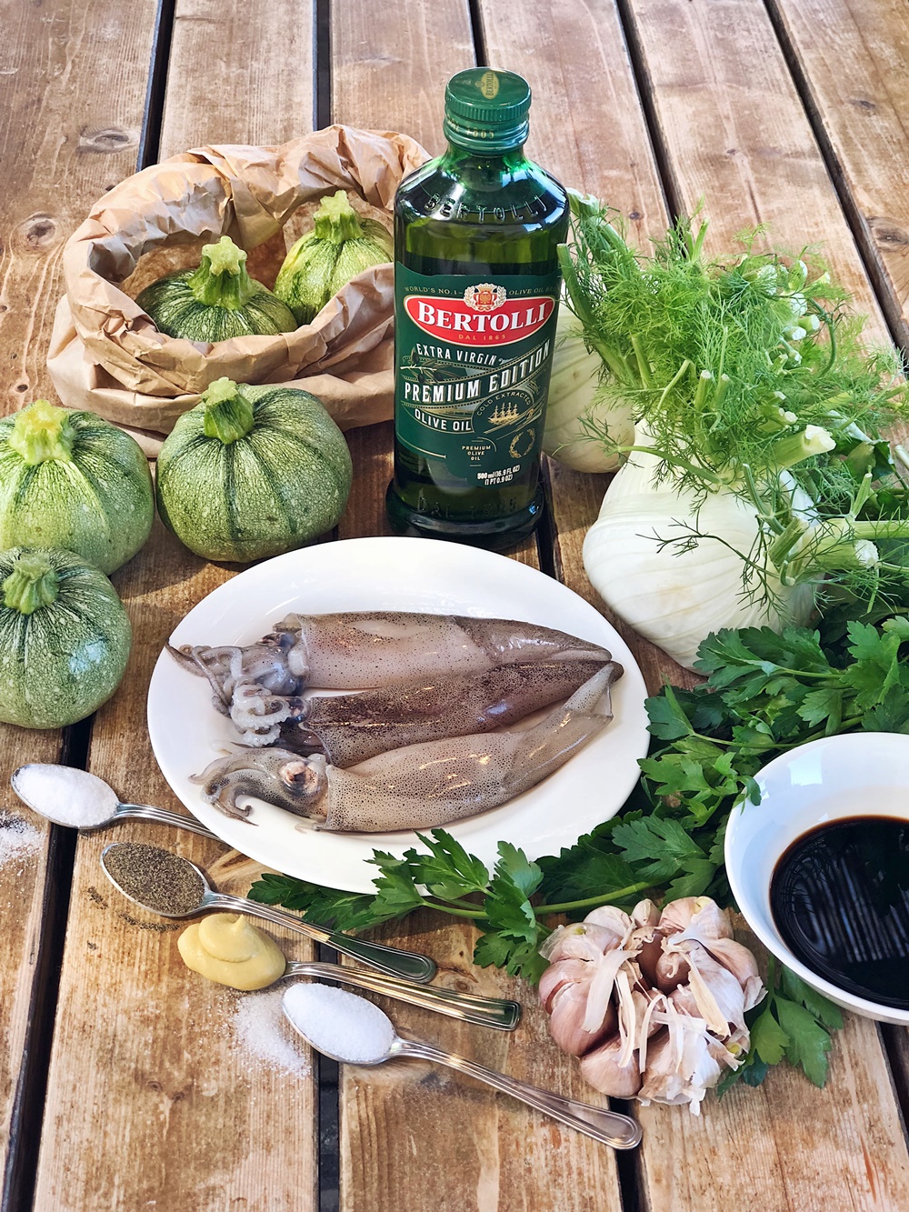 warmer Zucchini-Fenchel-Salat mit Balsamico-Senf Dressing & Calamari