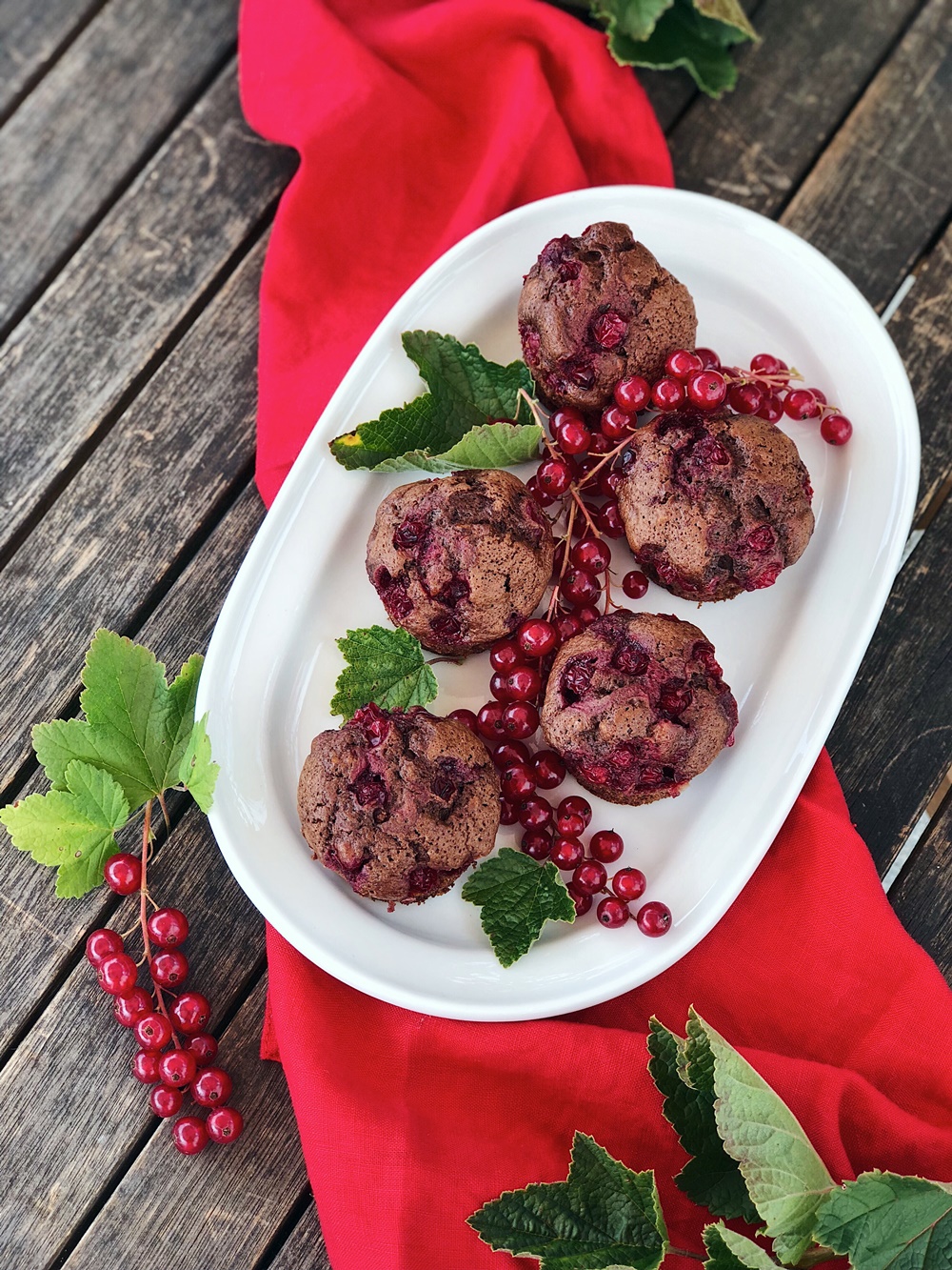 Johannisbeer-Schoko-Muffins mit Walnüssen - Fashion Kitchen