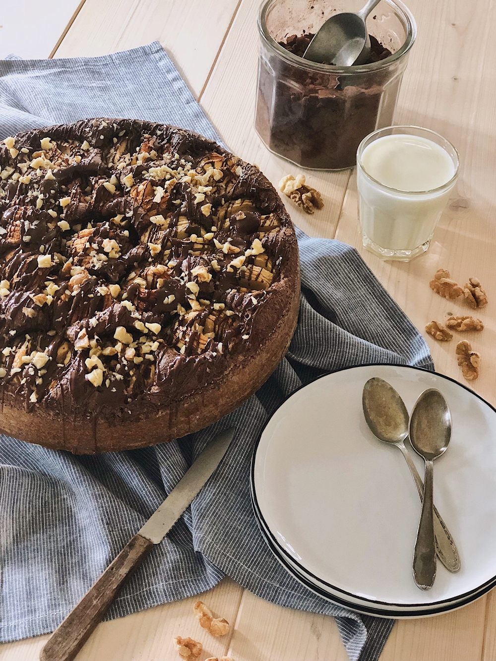 Apfel-Nuss Kuchen mit Nutella-Glasur &amp; Walnüssen - Fashion Kitchen