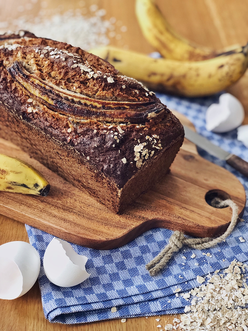 Saftiges Bananenbrot mit Haferflocken und Nüssen