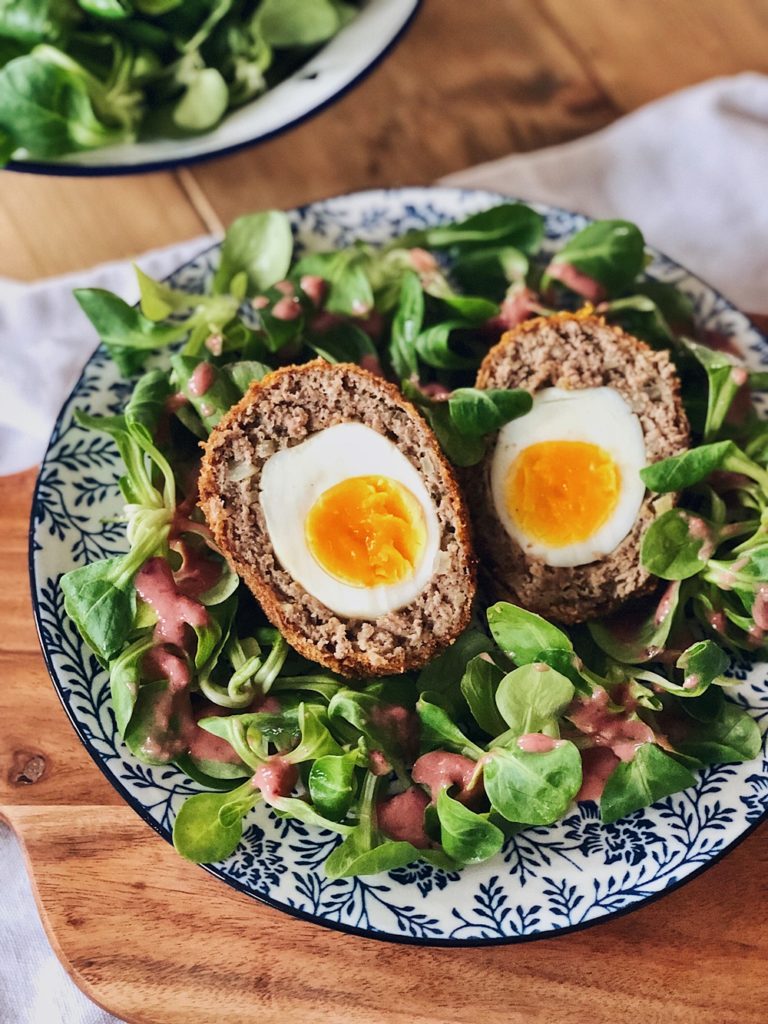 Scotch Eggs - Schottische Eier mit Feldsalat und Himbeer-Senf-Dressing ...