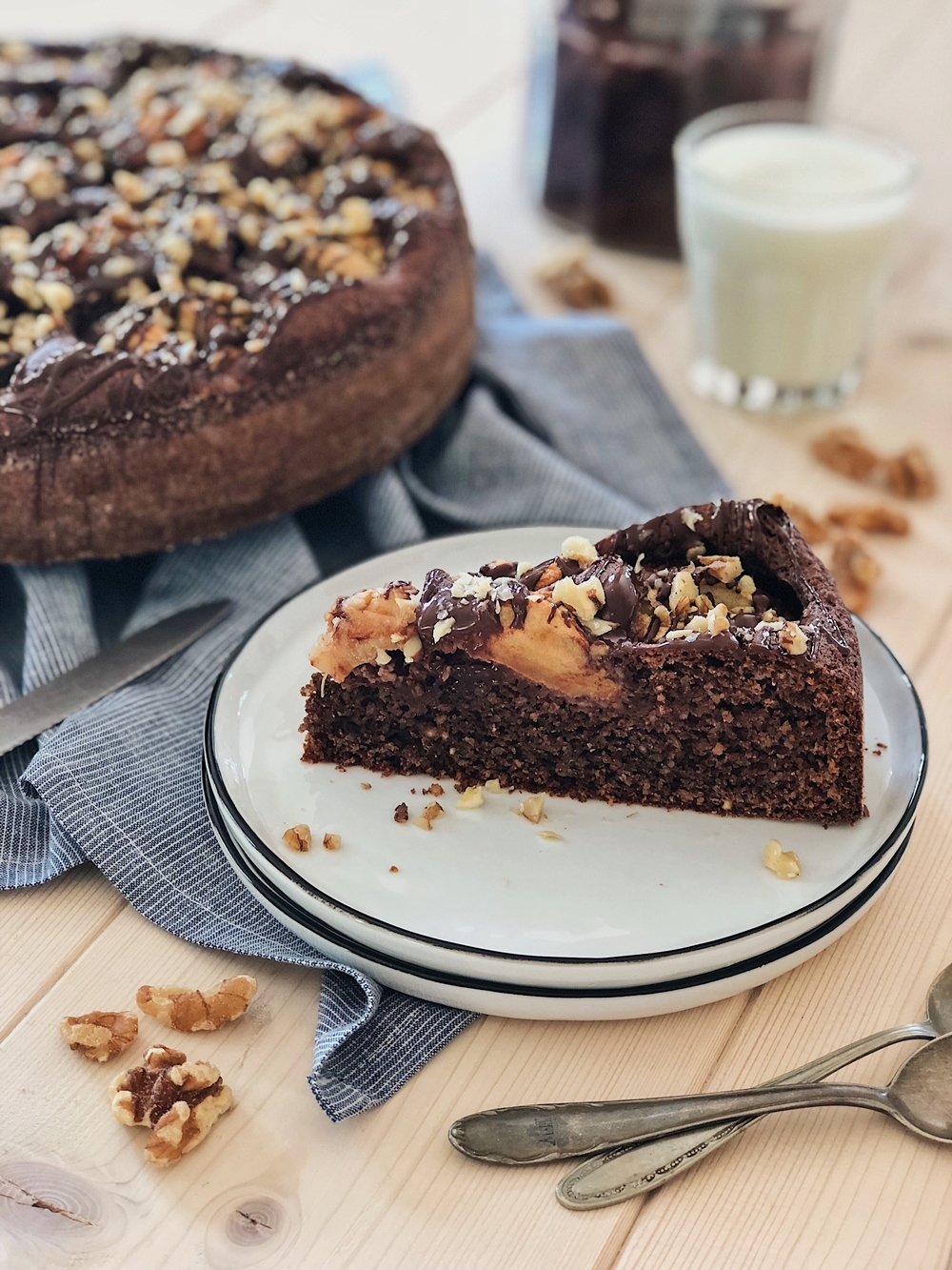 Apfel-Nuss Kuchen mit Nutella-Glasur & Walnüssen