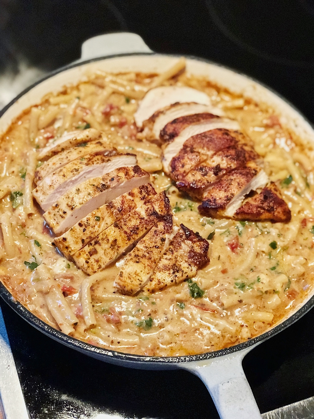 One-Pot-Pasta – Mac and Cheese mit toskanischem Hähnchen