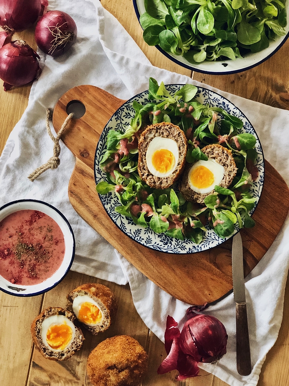 Scotch Eggs – Schottische Eier mit Feldsalat und Himbeer-Senf-Dressing