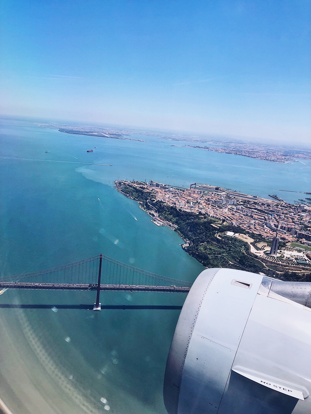 Roadtrip durch Portugal-Portugal-Brücke-Lissabon-Flugzeug,tejo
