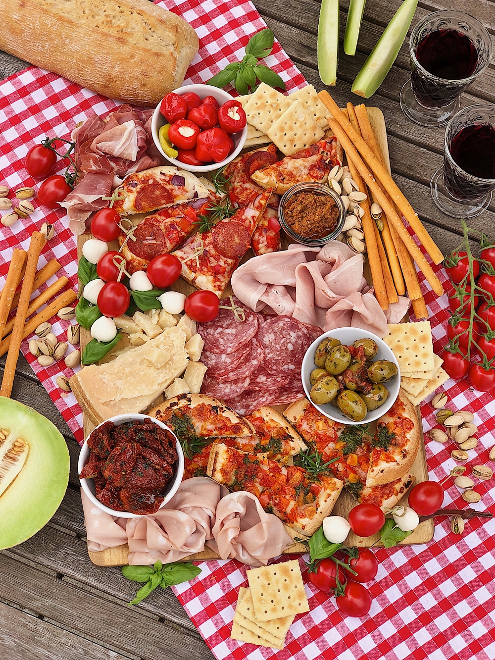 Italian Charcuterie Board - italienische Antipasti-Platte in 2021 ...