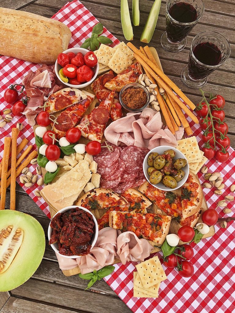 Italian Charcuterie Board-italienische Antipasti-Platte