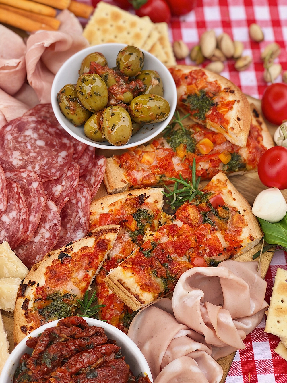 Italian Charcuterie Board - italienische Antipasti-Platte - Fashion Kitchen Italian Charcuterie Board - italienische Antipasti-Platte - Fashion Kitchen