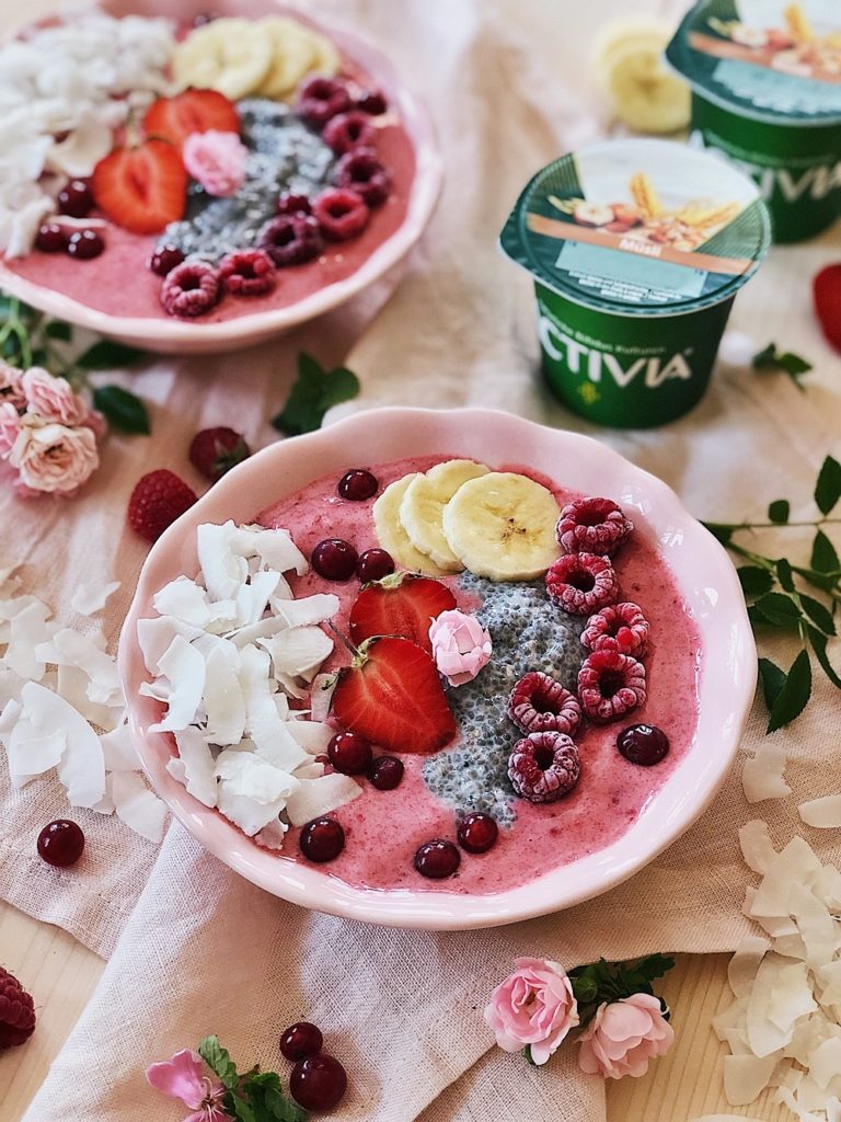 Red Berry Yoghurt Nicecream Bowl-nana icecreme-breakfastbowl-frühstücks bowl-breakfast-dessert-sommerrezept-eis-fashionkitchen-rezept-bananeneis_0