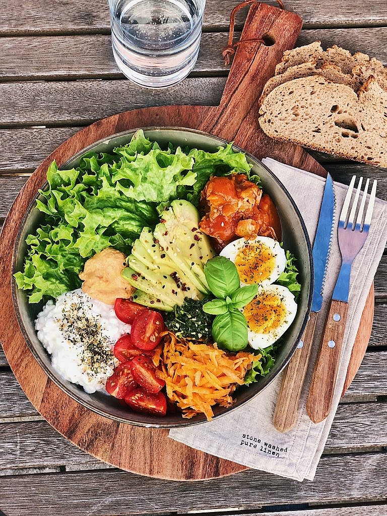 Sommer-Salat-Bowl - perfekt für heiße Tage - Fashion Kitchen