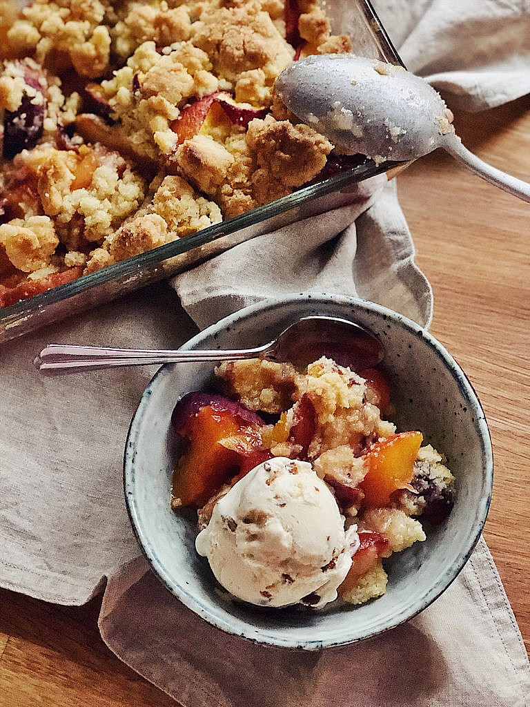 Peach Cobbler-Pfirsich Crumble-Vanille-Streuseln