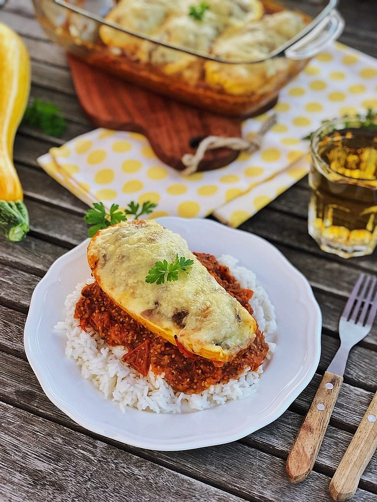 gefüllte Zucchini mit Hackfleisch und Käse