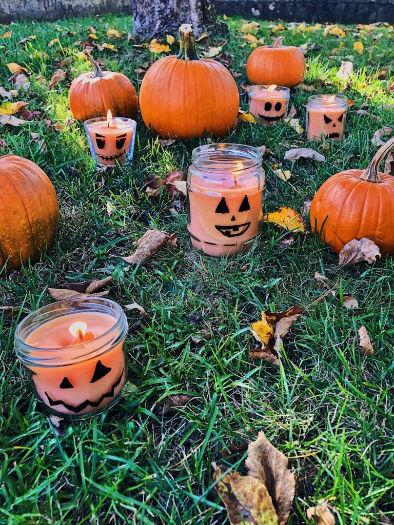 Halloween DIY – Kürbis Kerzen gießen