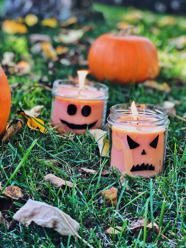 Halloween DIY – Kürbis Kerzen gießen