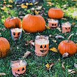 Halloween DIY – Kürbis Kerzen gießen