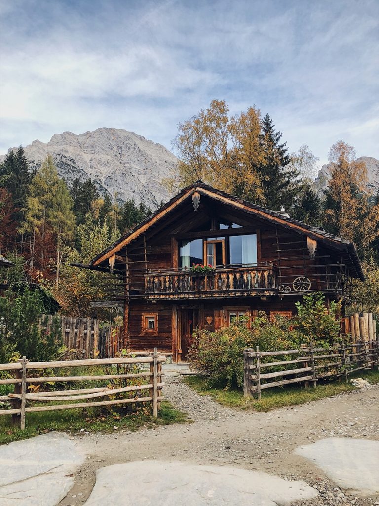 Chalet Bergdorf Priesteregg, Ausflug nach Hirschbichl Berchtesgaden, E-Bike Tour zur Riedlspitz, Mama Thresl & Huwi's Alm in Leogang - Österreich