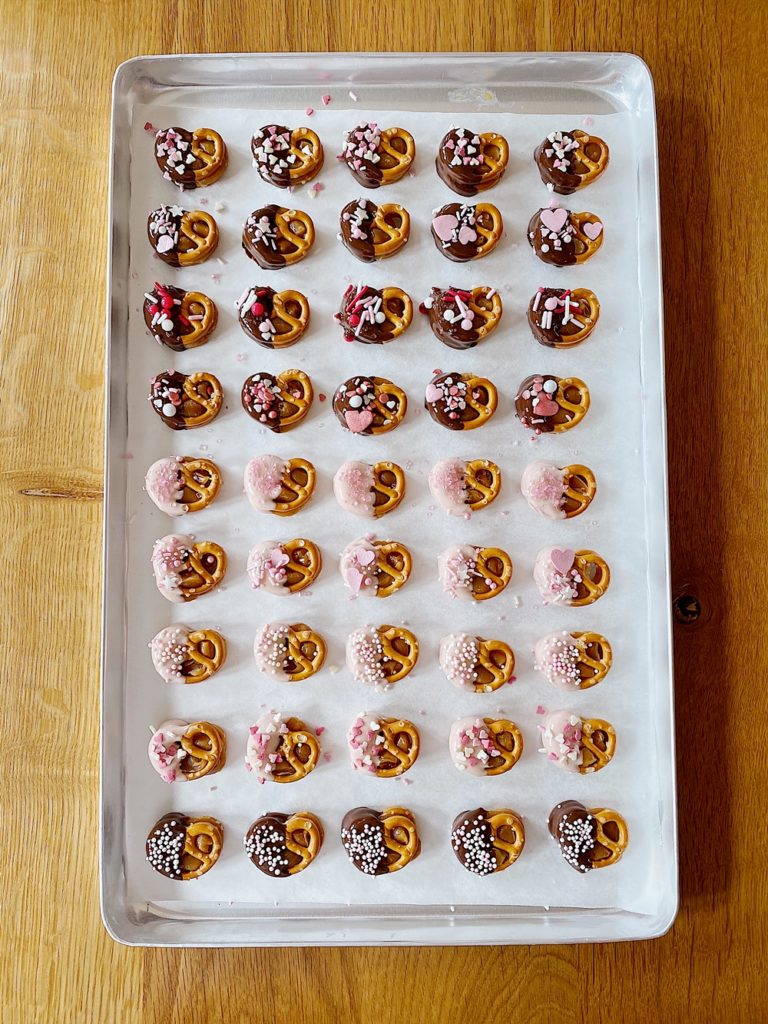 Schoko-Karamell-Brezeln zum Valentinstag - Fashion Kitchen Schoko-Karamell-Brezeln zum Valentinstag - Fashion Kitchen