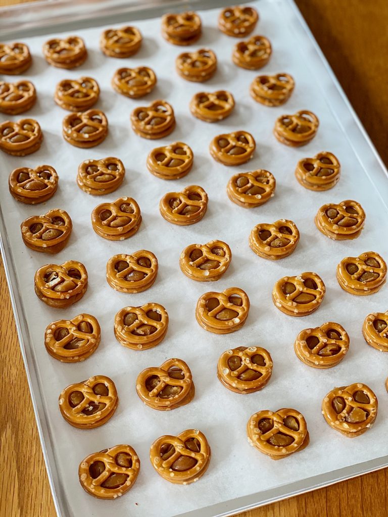 Schoko-Karamell-Brezeln zum Valentinstag - Fashion Kitchen Schoko-Karamell-Brezeln zum Valentinstag - Fashion Kitchen