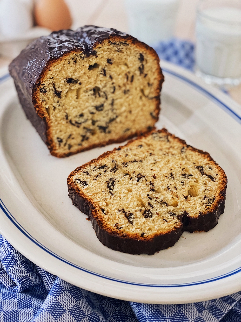 Omas Eierlikörkuchen mit Schokoladen glasur - Fashion Kitchen