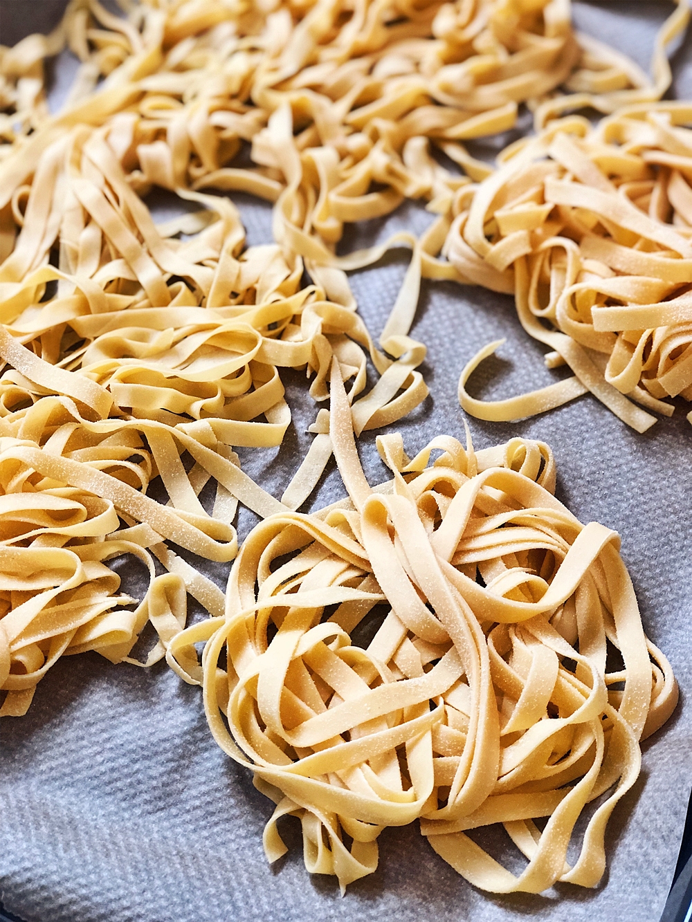 italienische Pasta selber machen - so stellst du Ravioli, Orecchiette, Tagliatelle, Farfalle & Fricelli her