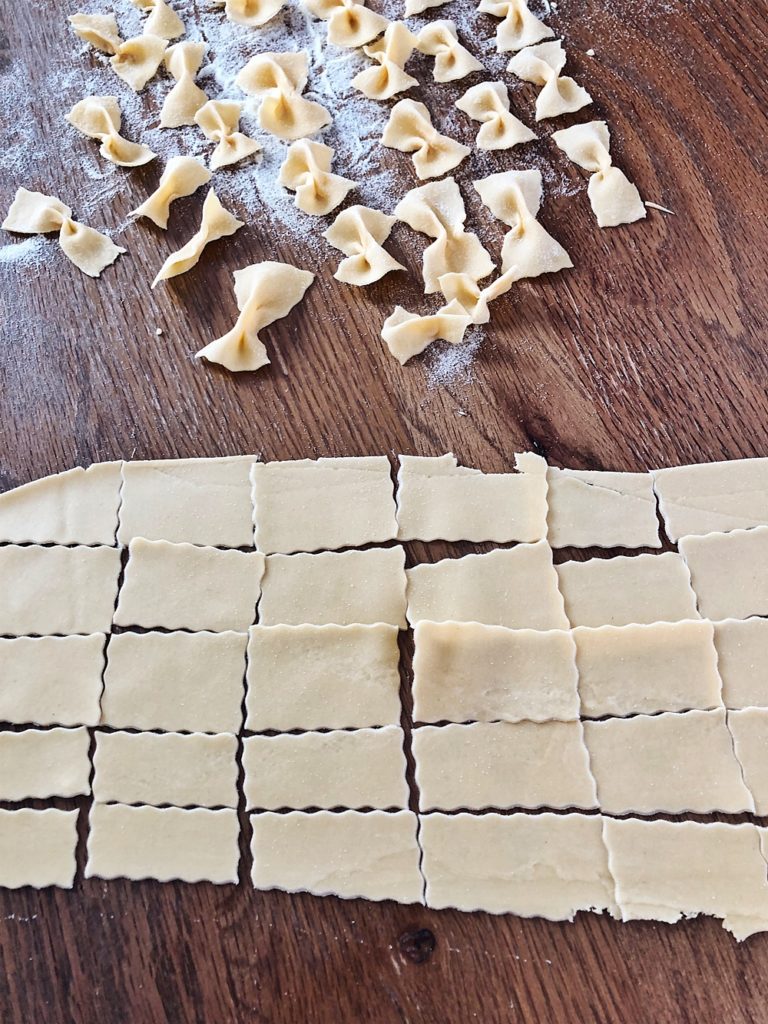 italienische Pasta selber machen - so stellst du Ravioli, Orecchiette, Tagliatelle, Farfalle & Fricelli her