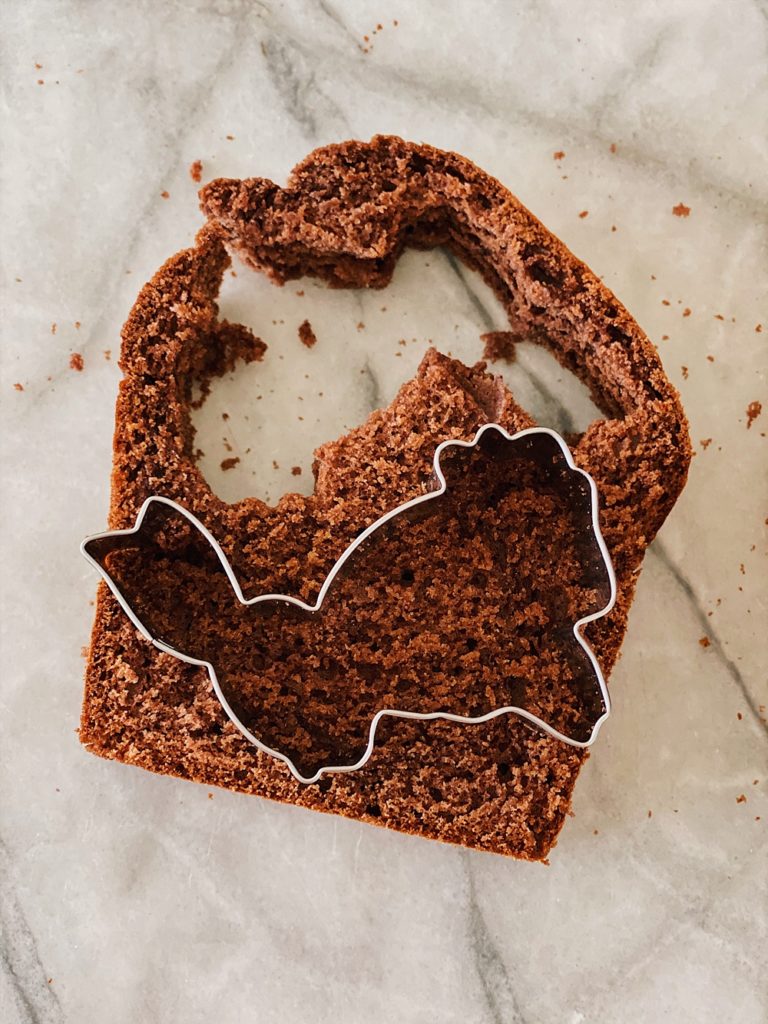 Osterhasen Kuchen mit Pistazien-Zuckerguss