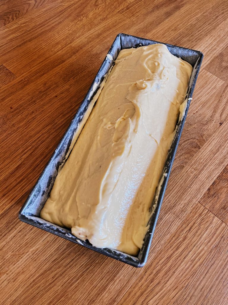 Osterhasen Kuchen mit Pistazien-Zuckerguss
