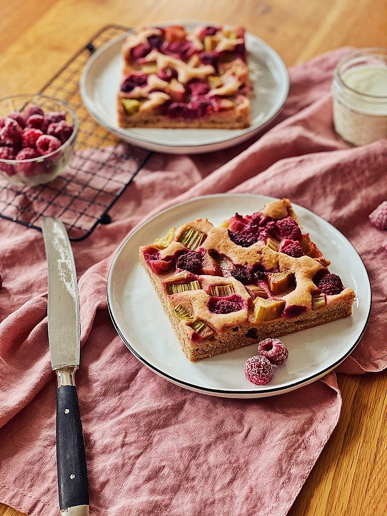 Joghurt-Rhabarber-Himbeer Kuchen vom Blech