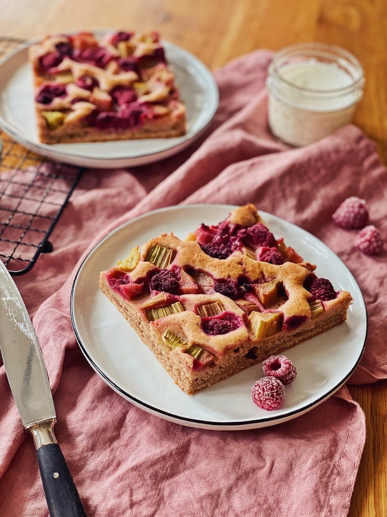 Joghurt-Rhabarber-Himbeer Kuchen vom Blech