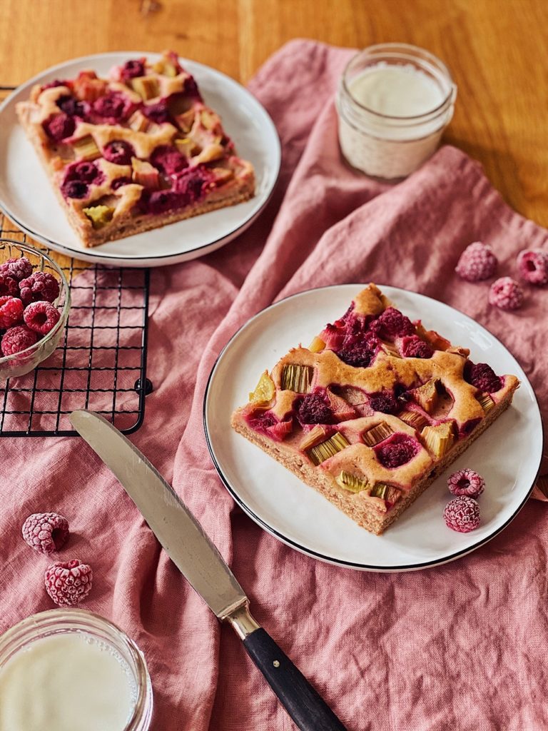 Joghurt-Rhabarber-Himbeer Kuchen vom Blech