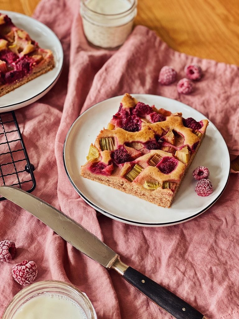 Joghurt-Rhabarber-Himbeer Kuchen vom Blech