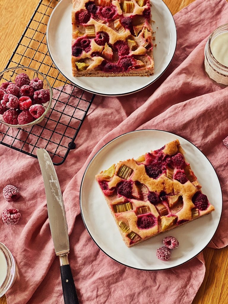 Joghurt-Rhabarber-Himbeer Kuchen vom Blech