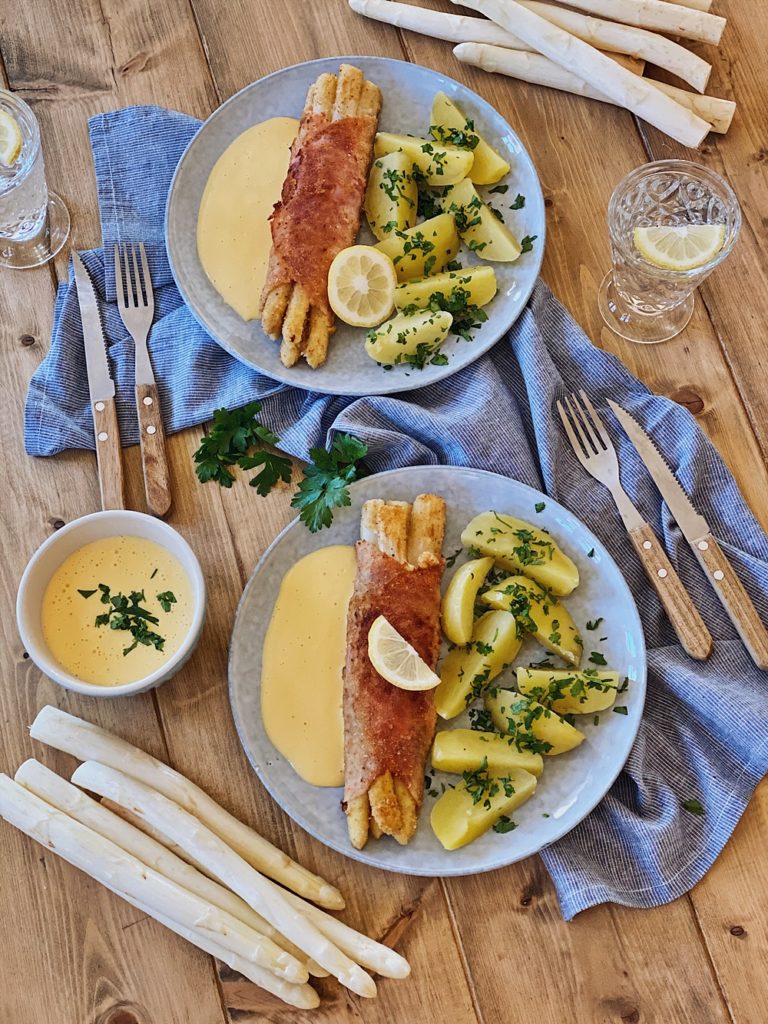 Spargel-Cordon Bleu mit Petersilienkartoffeln und Sauce Hollandaise