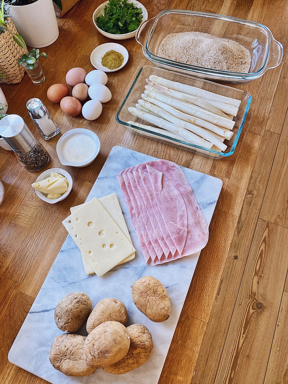 Spargel-Cordon Bleu mit Petersilienkartoffeln und Sauce Hollandaise