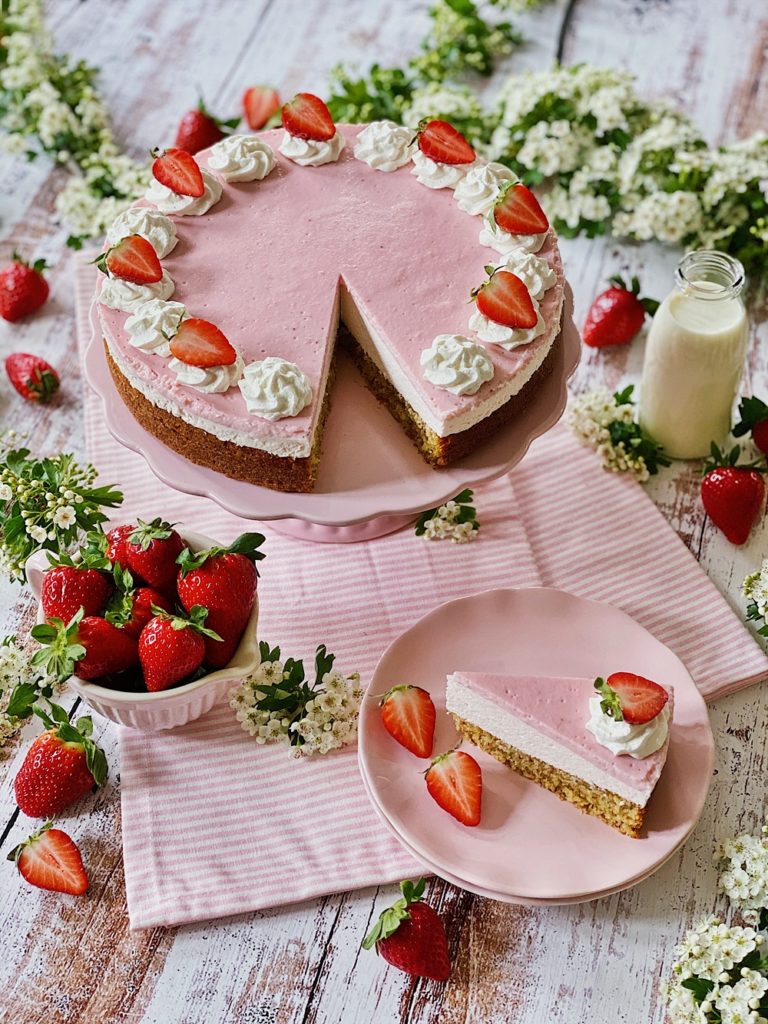 Strawberries & Cream Erdbeer-Mandel-Torte