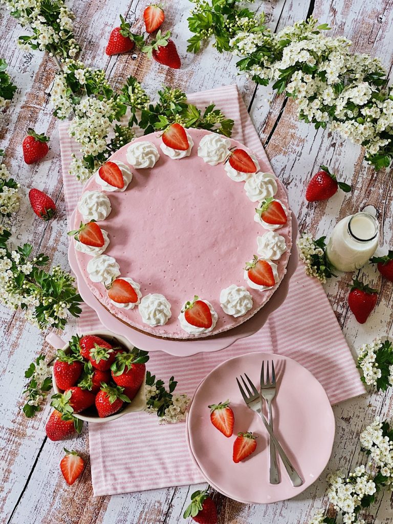 Strawberries & Cream Erdbeer-Mandel-Torte