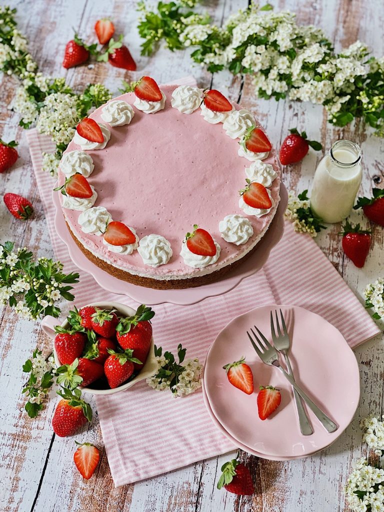 Strawberries & Cream Erdbeer-Mandel-Torte