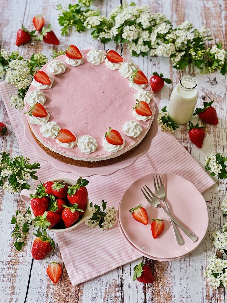 Strawberries & Cream Erdbeer-Mandel-Torte