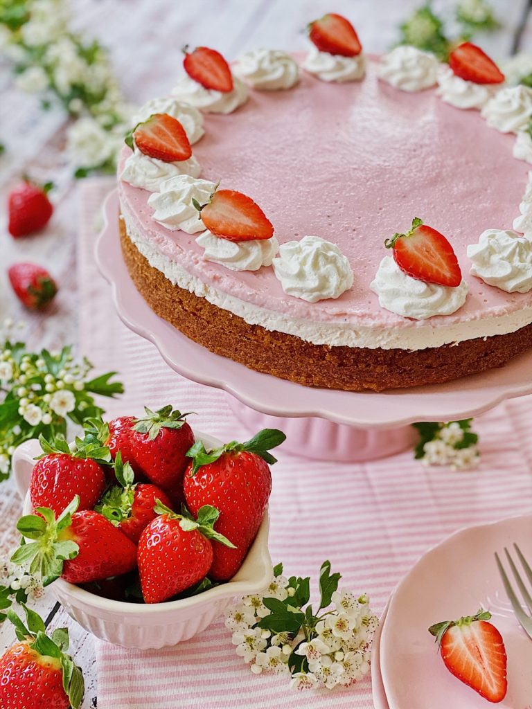 Strawberries & Cream Erdbeer-Mandel-Torte