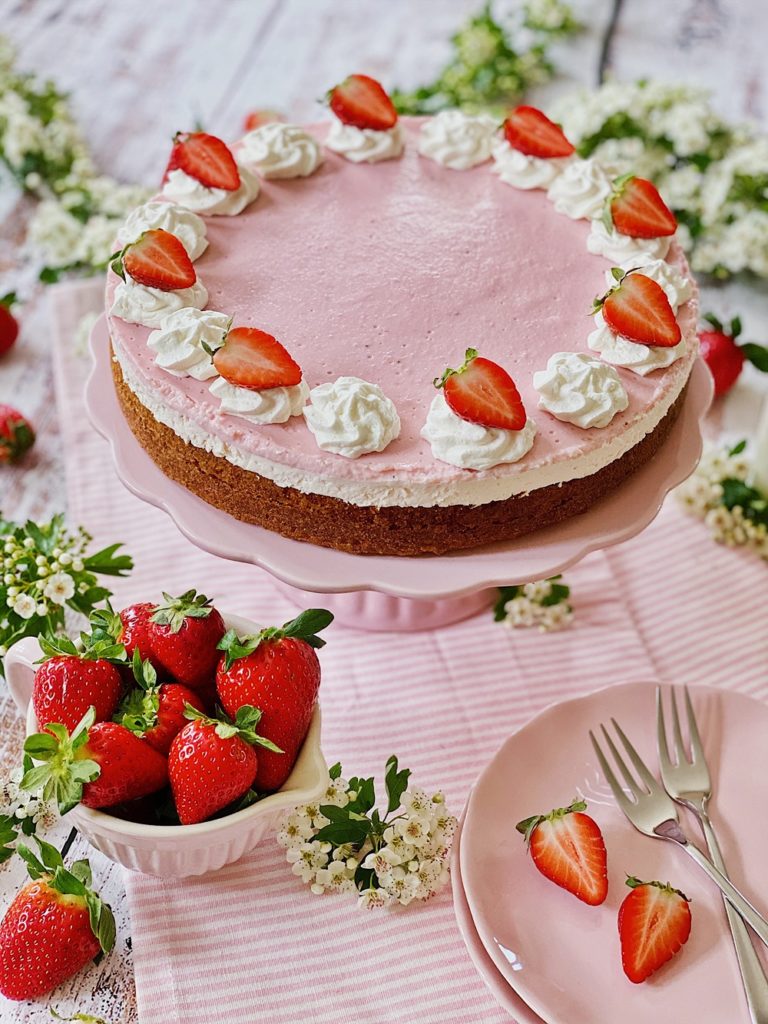 Strawberries & Cream Erdbeer-Mandel-Torte