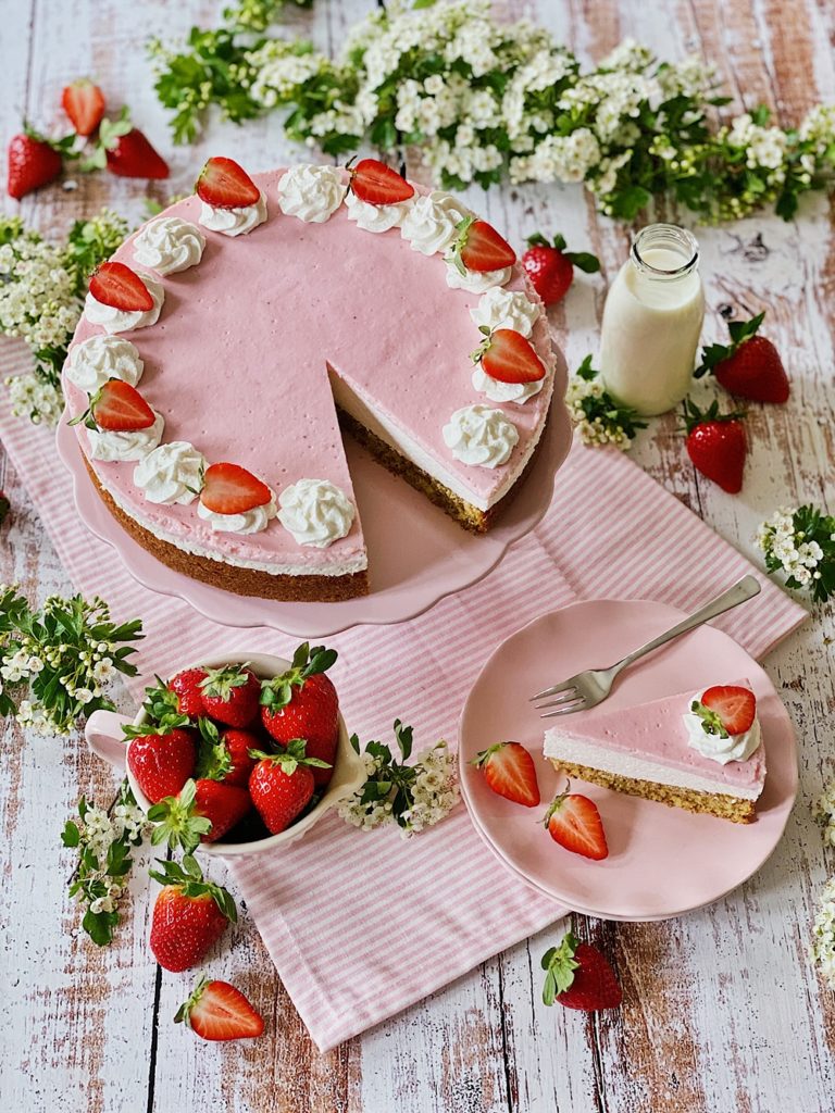 Strawberries & Cream Erdbeer-Mandel-Torte