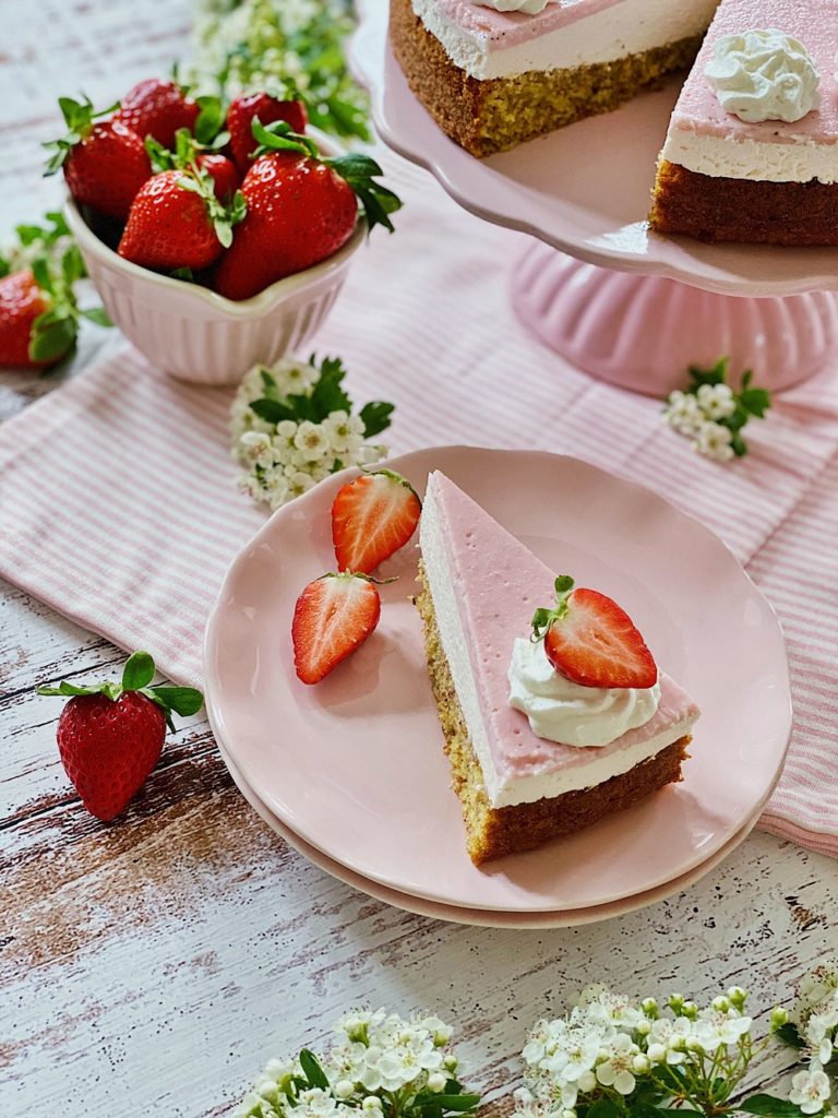 Strawberries & Cream Erdbeer-Mandel-Torte