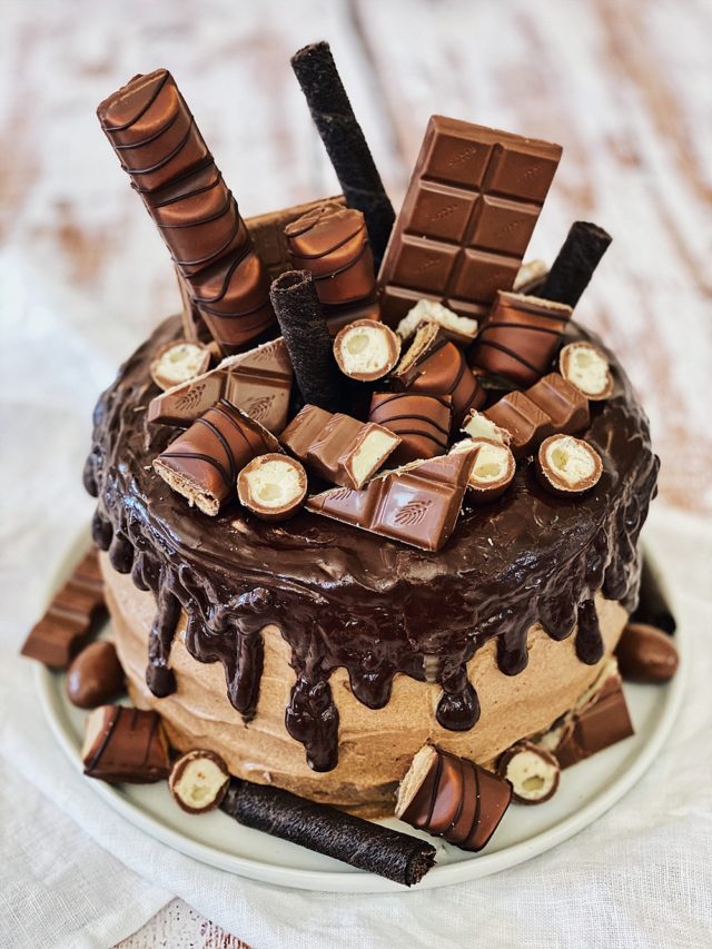 Kinder Schokolade Torte Triple Chocolate Drip Cake