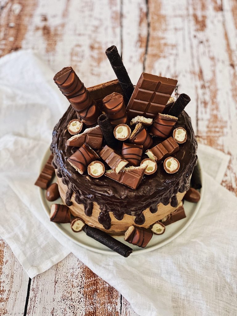 Kinder Schokolade Torte - Triple Chocolate Drip Cake